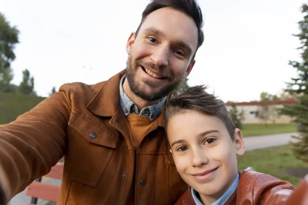 Paseando con mi hijo adolescente por el campo